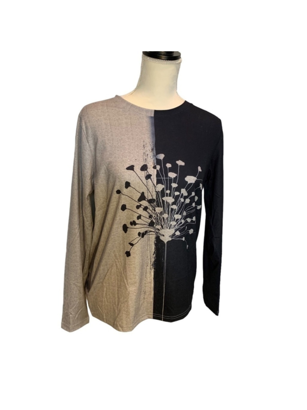 Womens dandelion print gray black long sleeve tee size small
